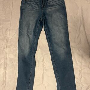 Women’s Skinny Jeans in Medium Blue Wash